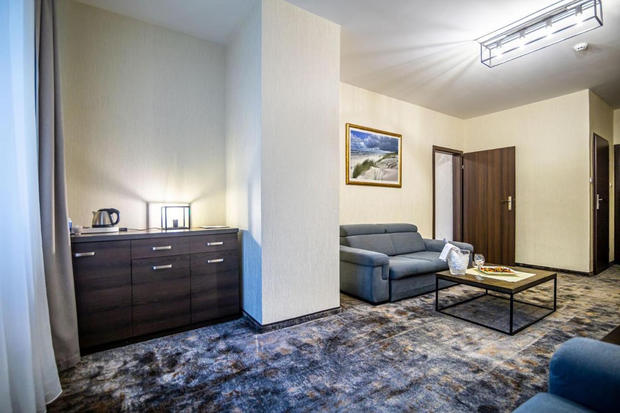 Hotel Jantar Wellness & Spa ウストカ エクステリア 写真